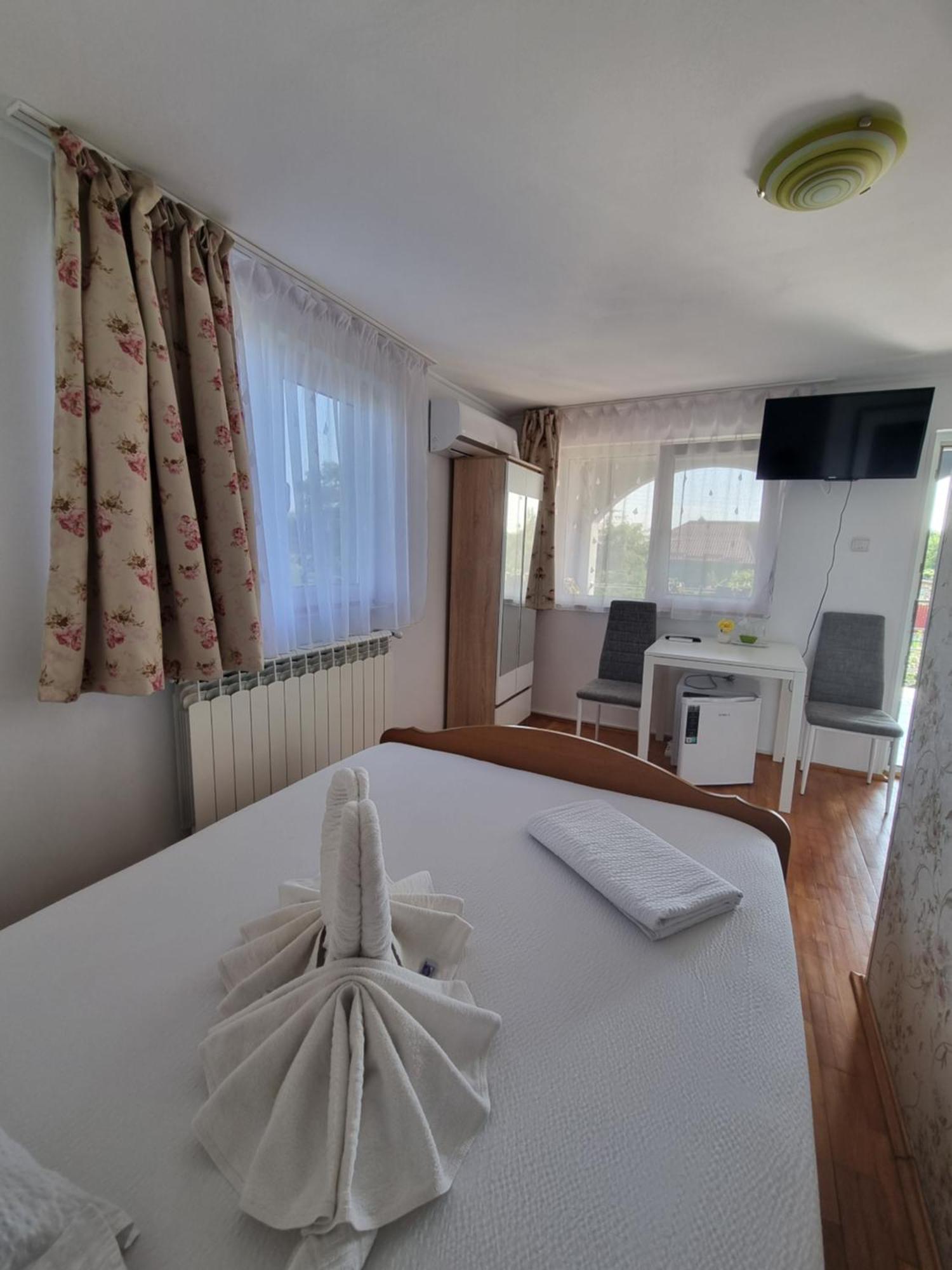 Casa Cu Trandafiri Murighiol Luaran gambar