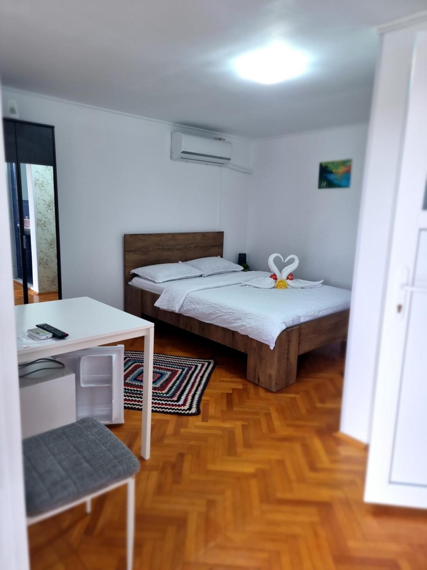 Casa Cu Trandafiri Murighiol Luaran gambar